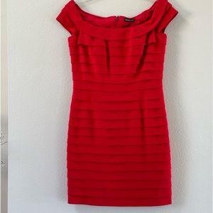 Carmen Marc Valvo designer dress for Bergdorf Goodman Red Form Fitting Dress 4-6